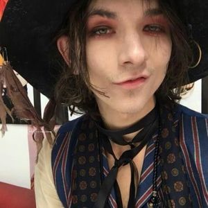 Meet your Posher, Alex